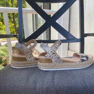 Cushionaire snake skin platform sandals
